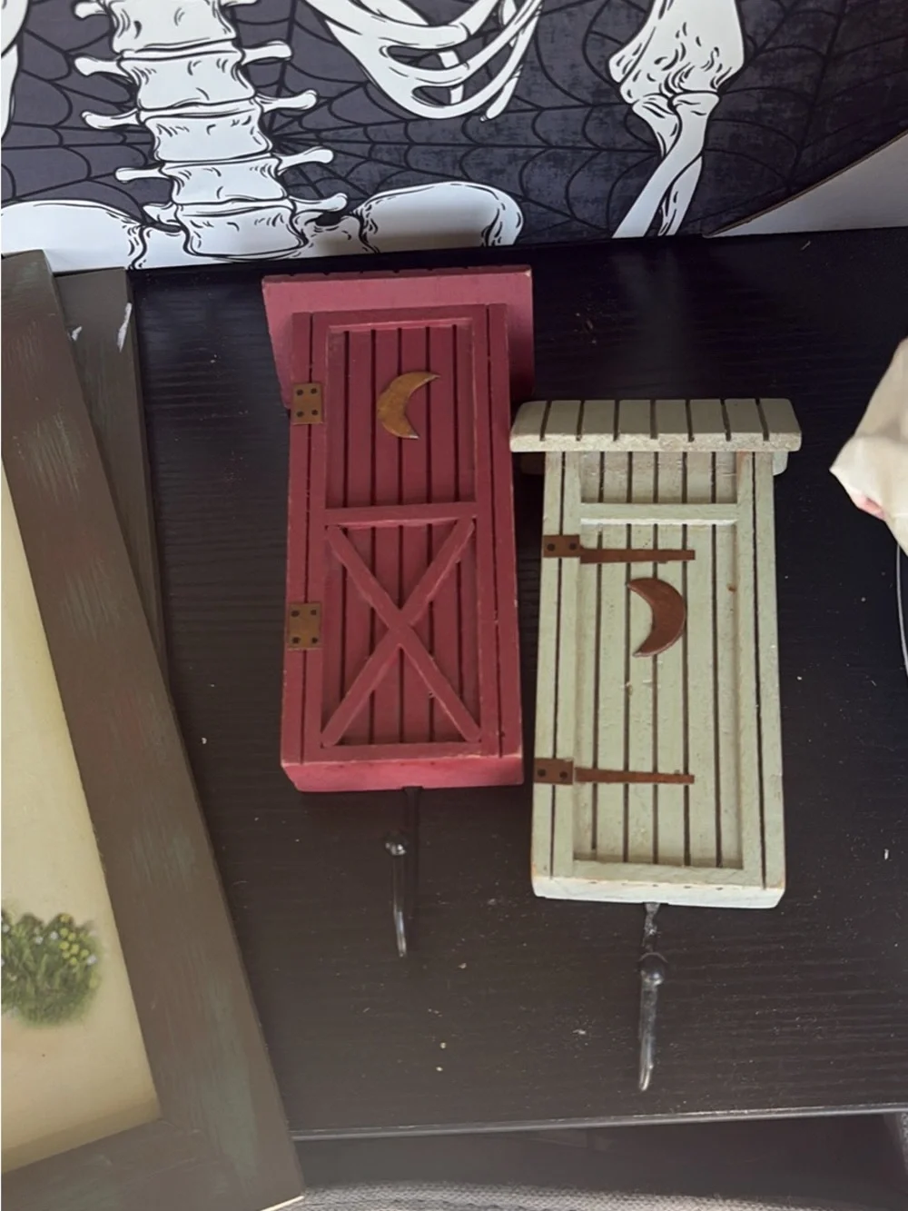 'Outhouse' bundle nightlight etc
